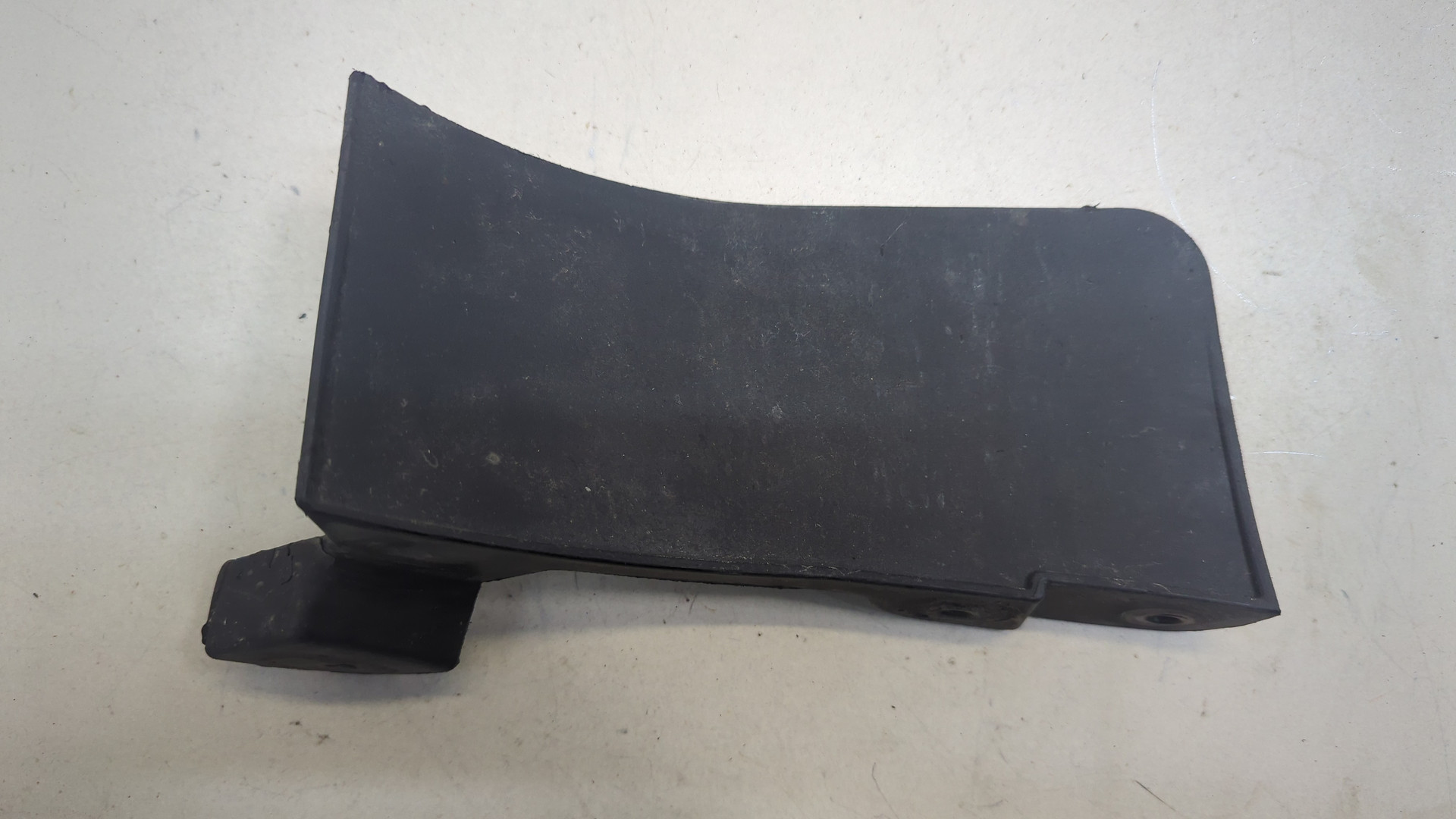 Брызговик задний левый