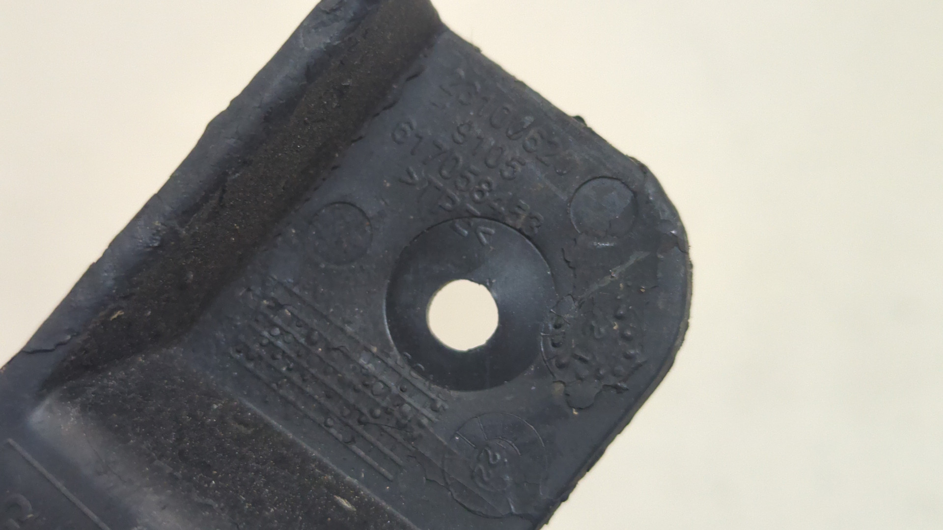 Брызговик задний левый