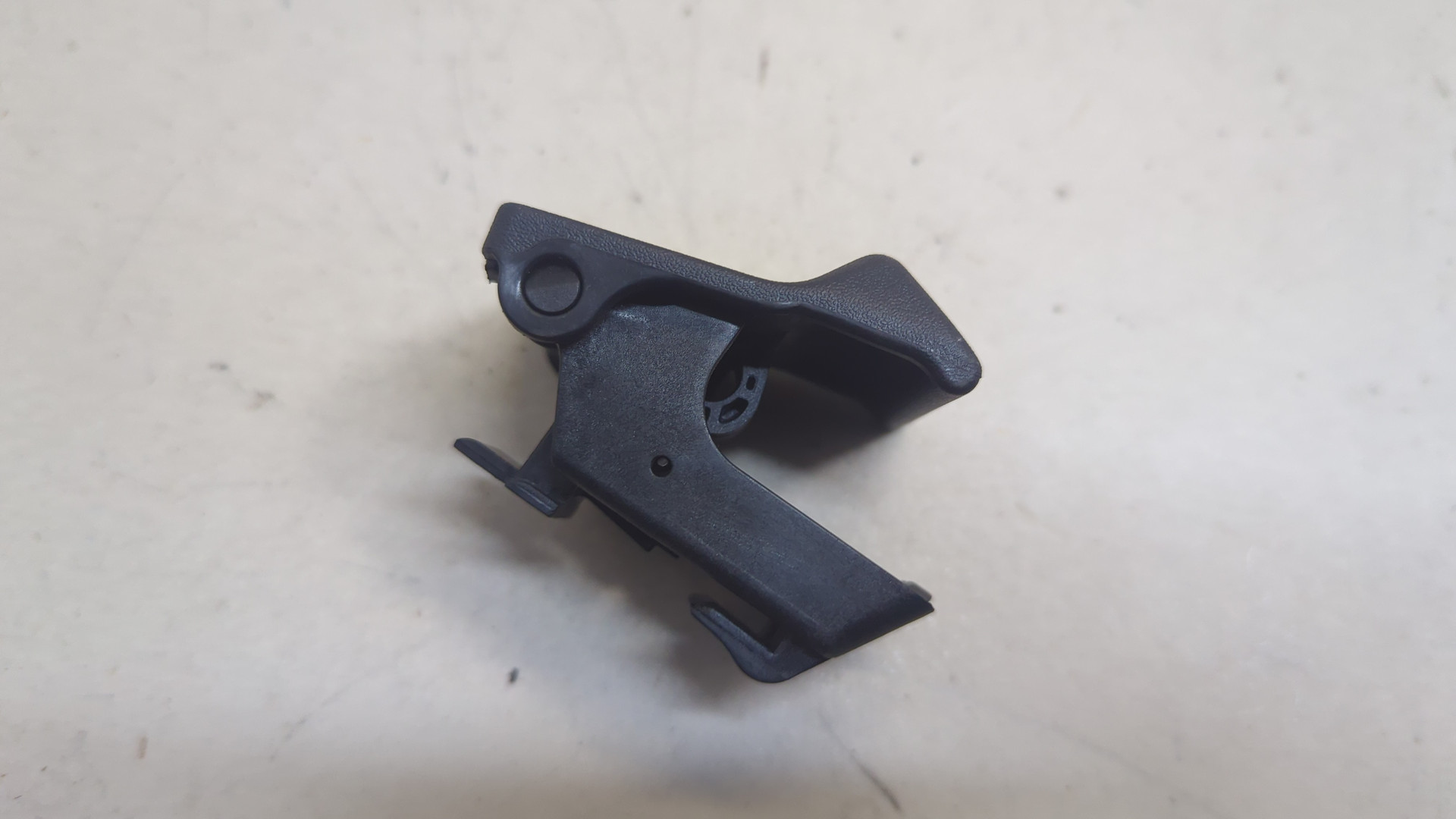 Ручка открывания капота