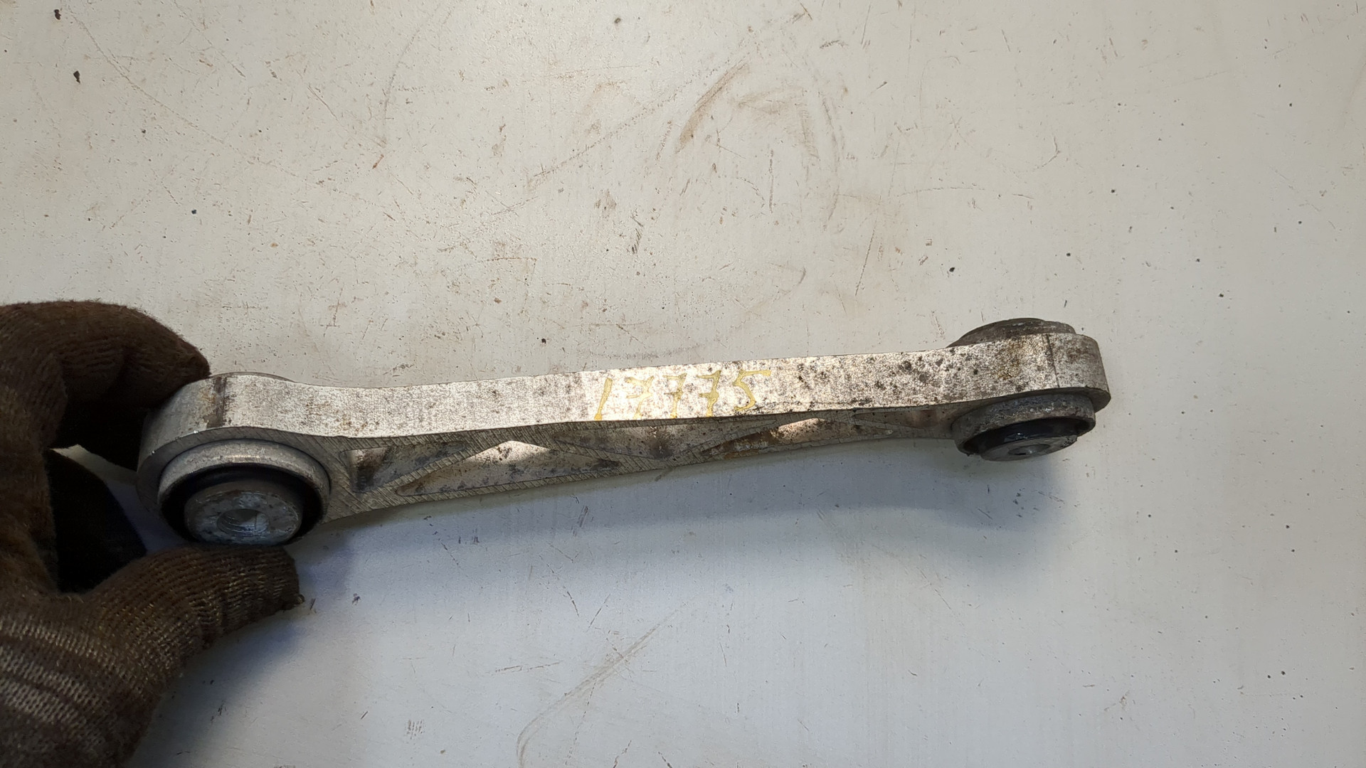 Рычаг задний