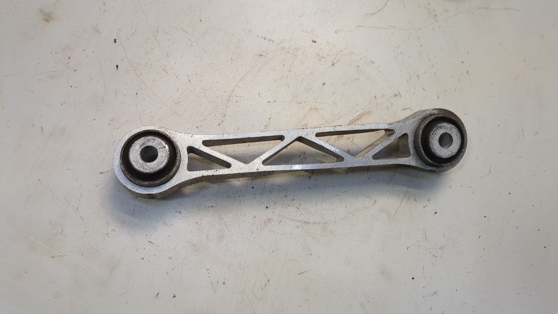 Рычаг задний