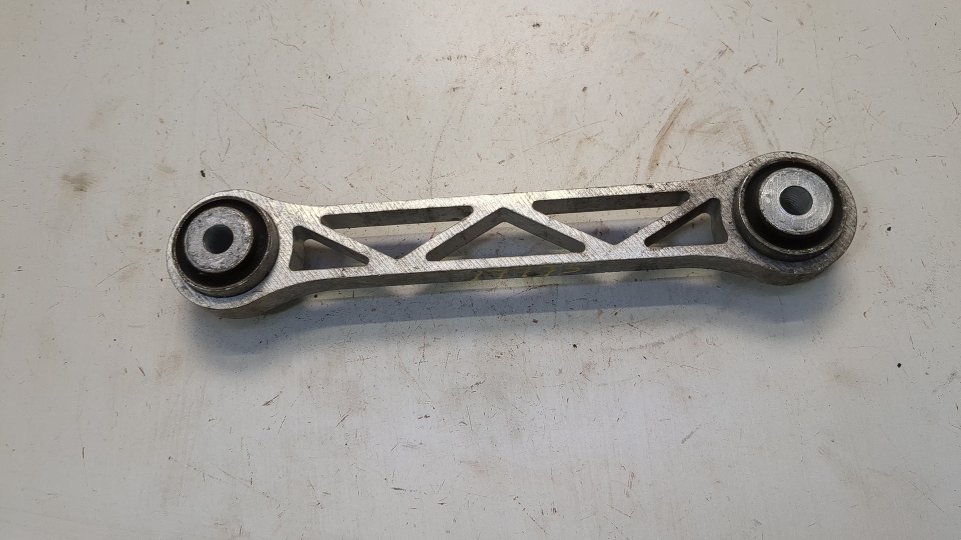 Рычаг задний