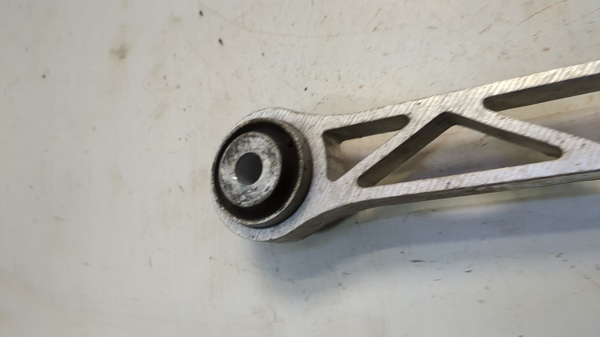 Рычаг задний