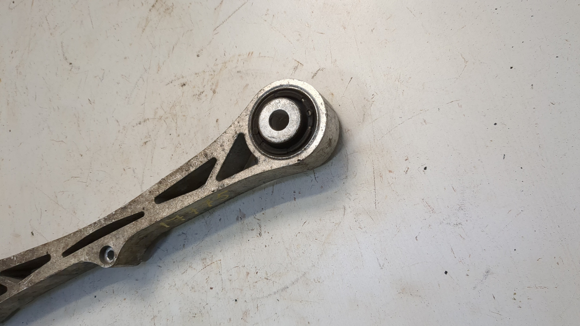 Рычаг задний