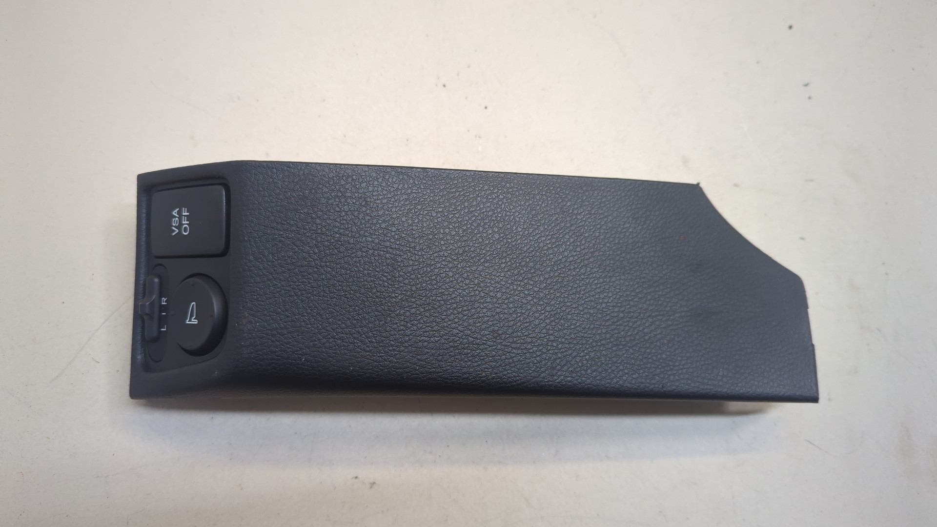 Кнопка регулировки зеркала