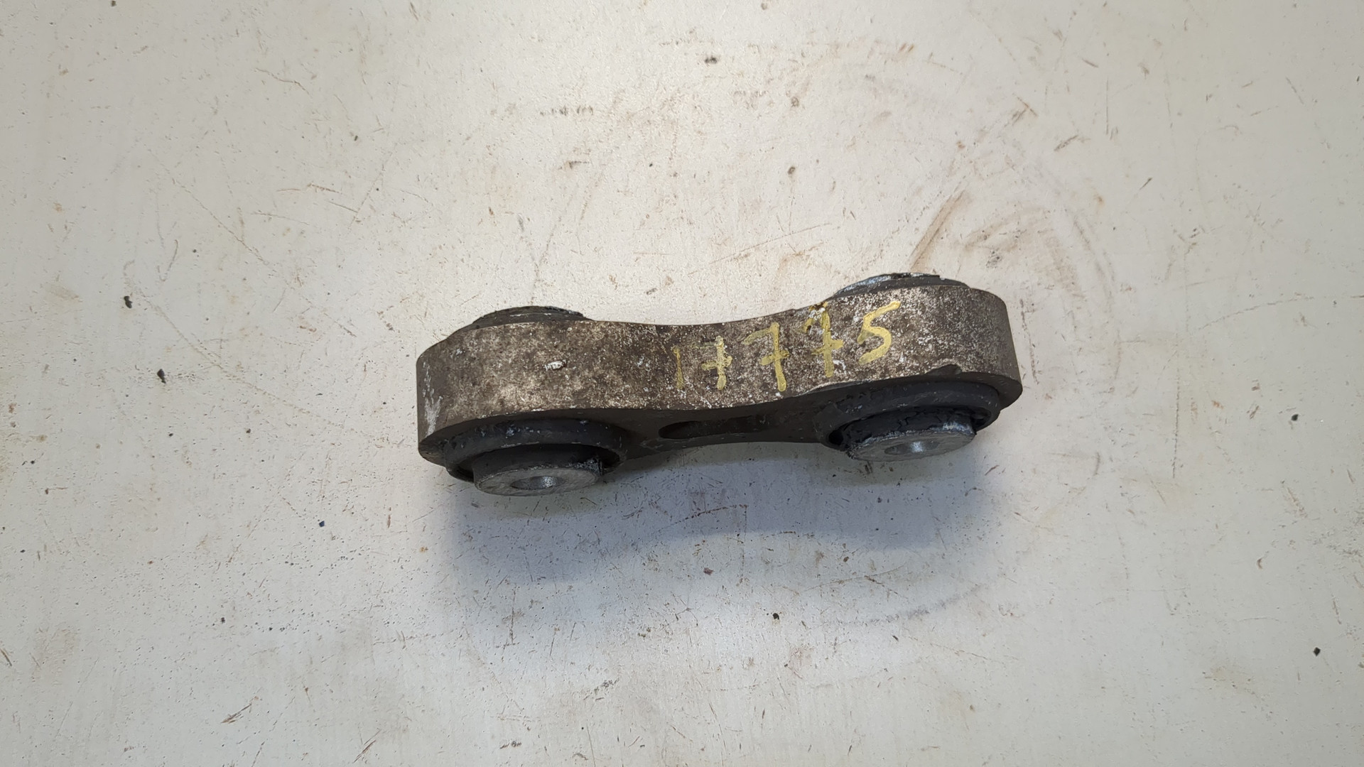 Рычаг задний