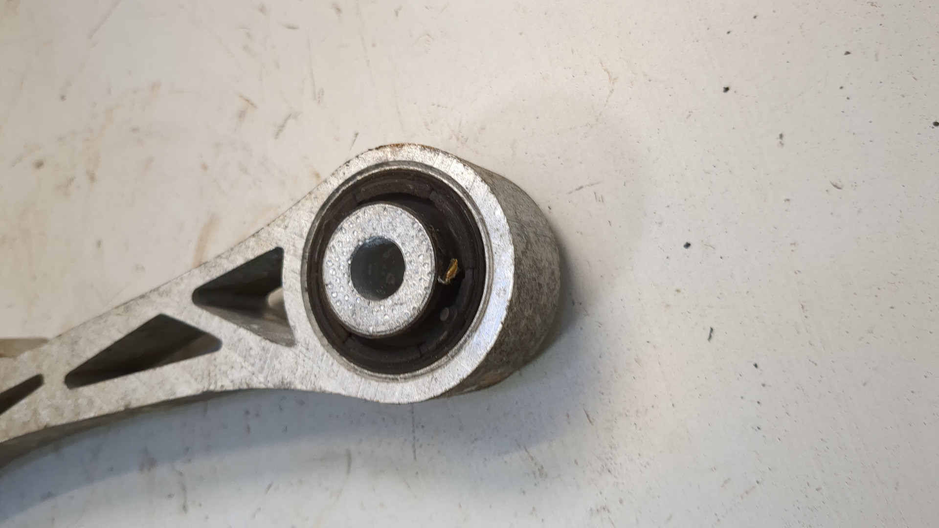 Рычаг задний