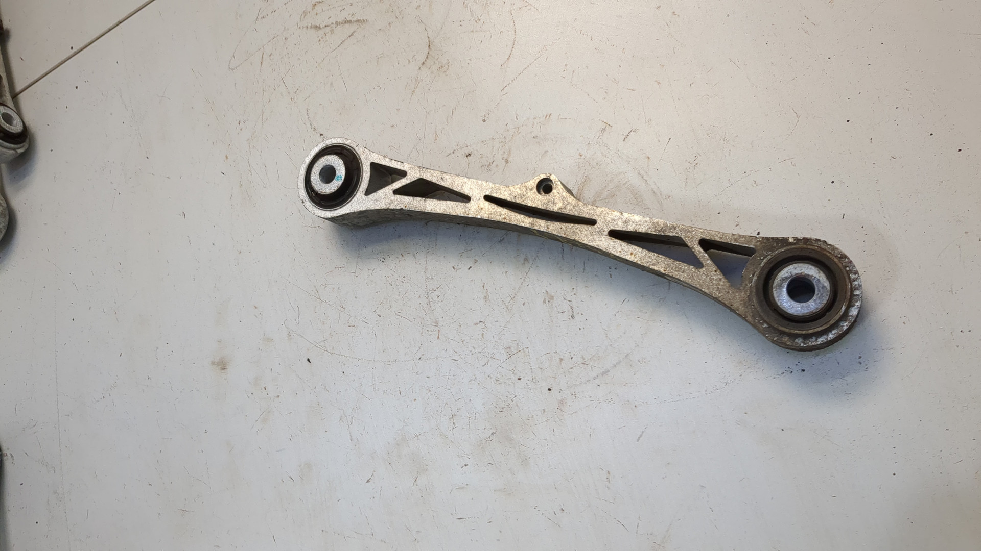 Рычаг задний