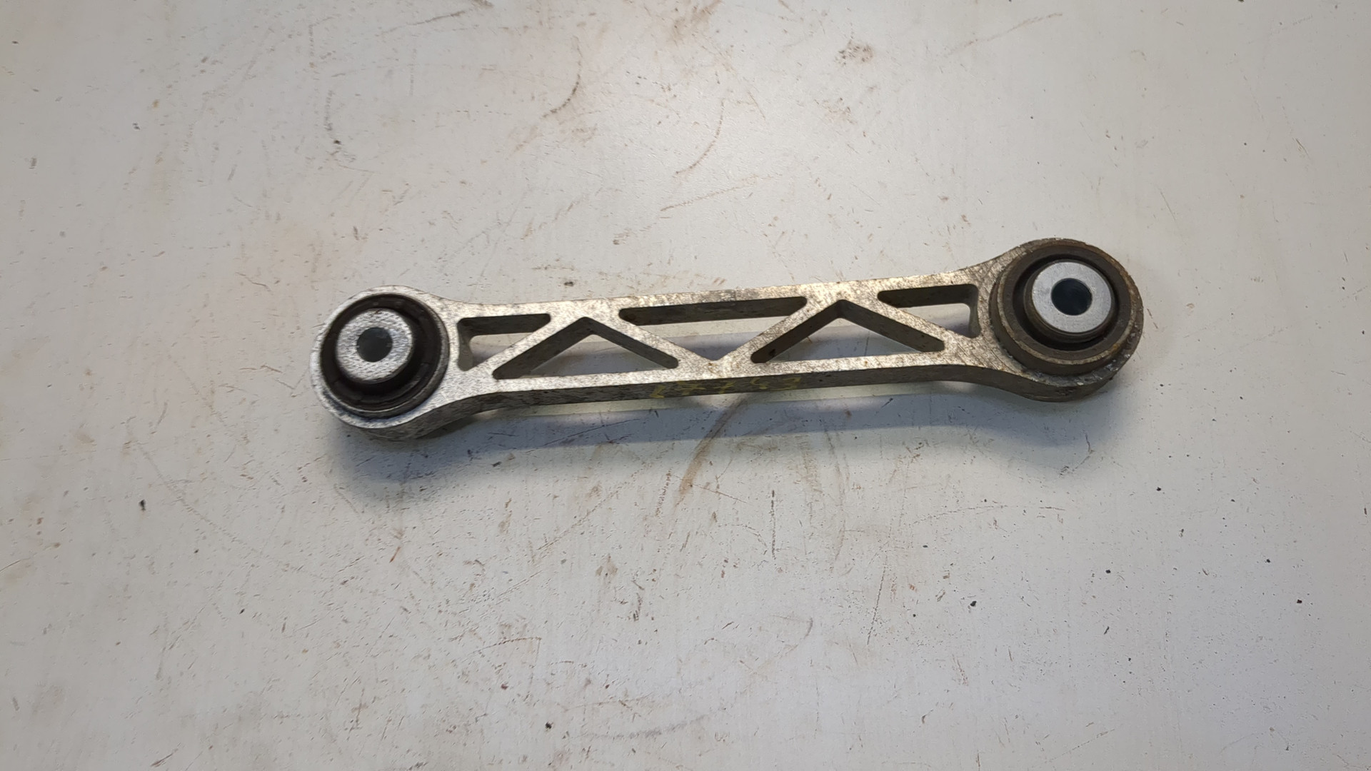 Рычаг задний