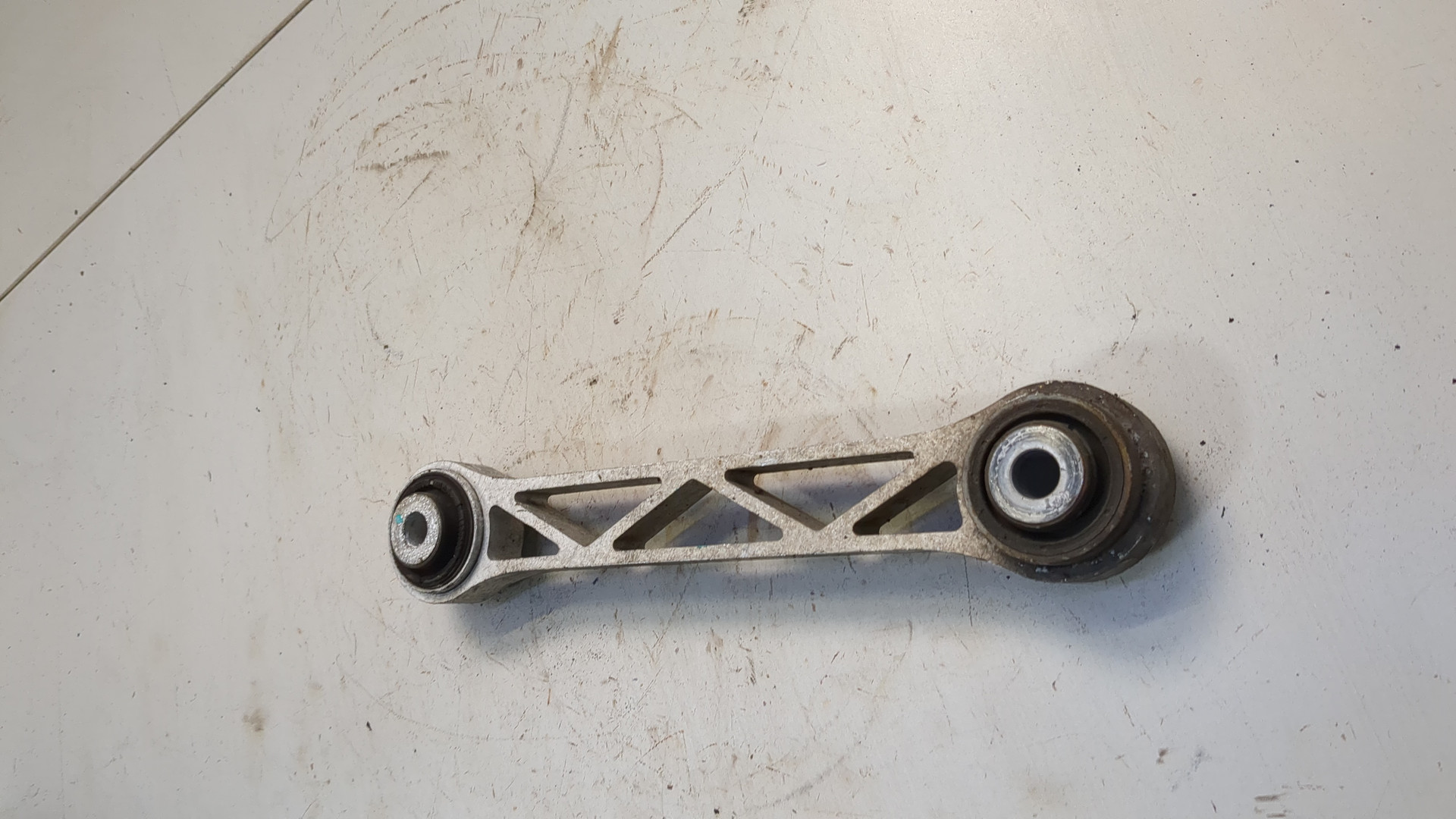 Рычаг задний