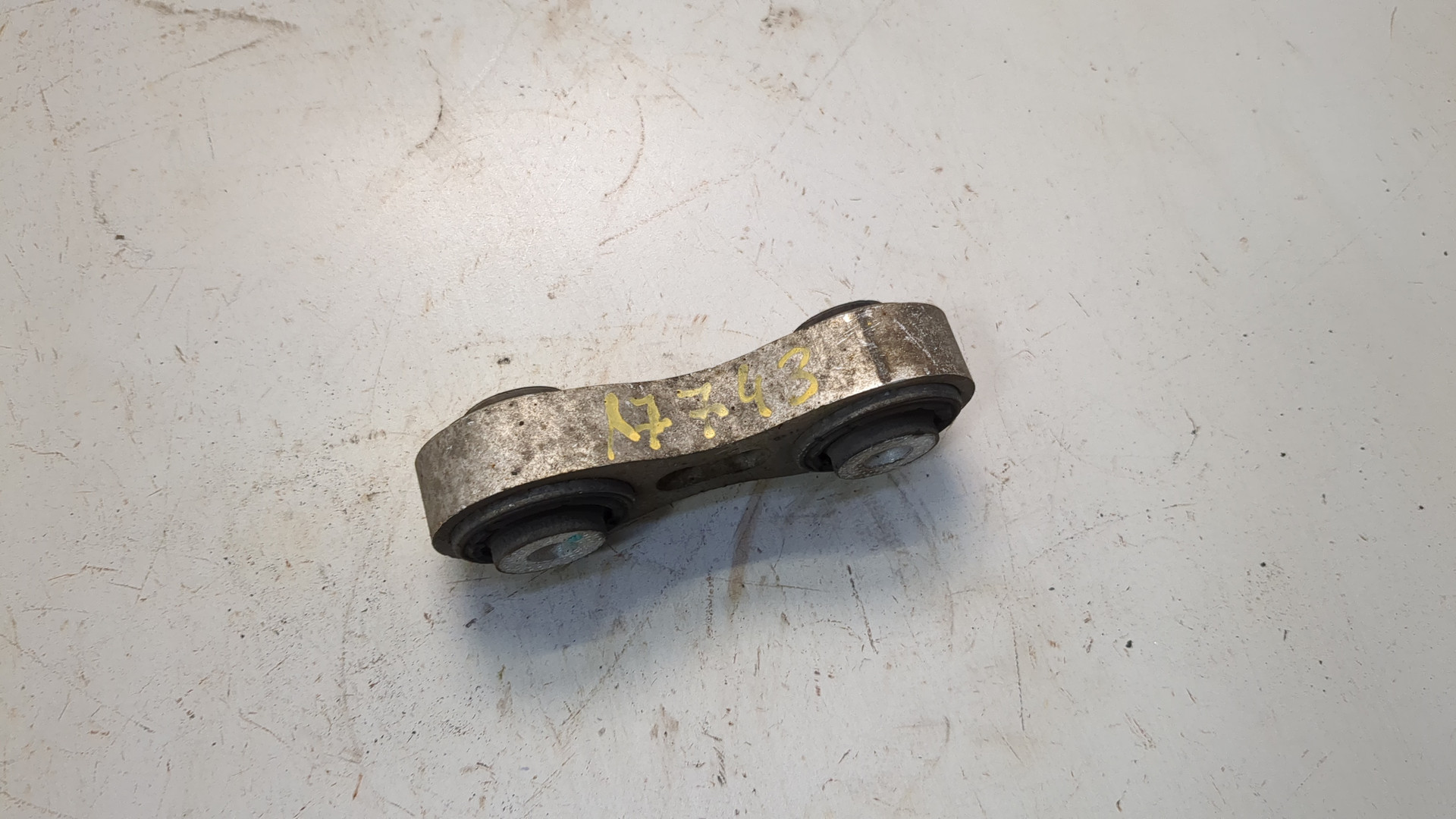 Рычаг задний