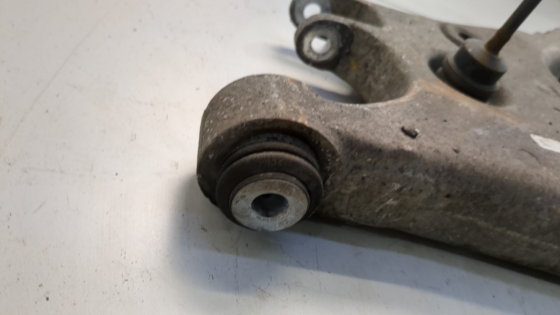 Рычаг задний левый