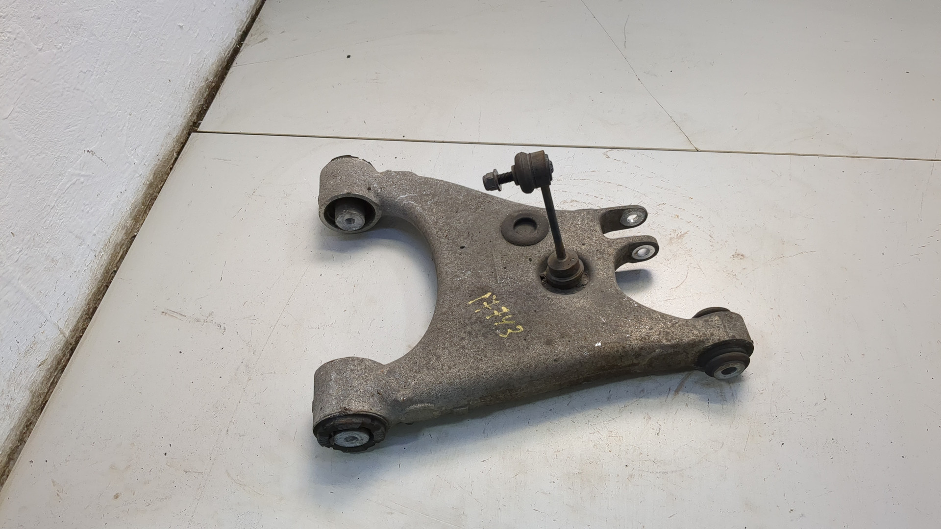 Рычаг задний правый