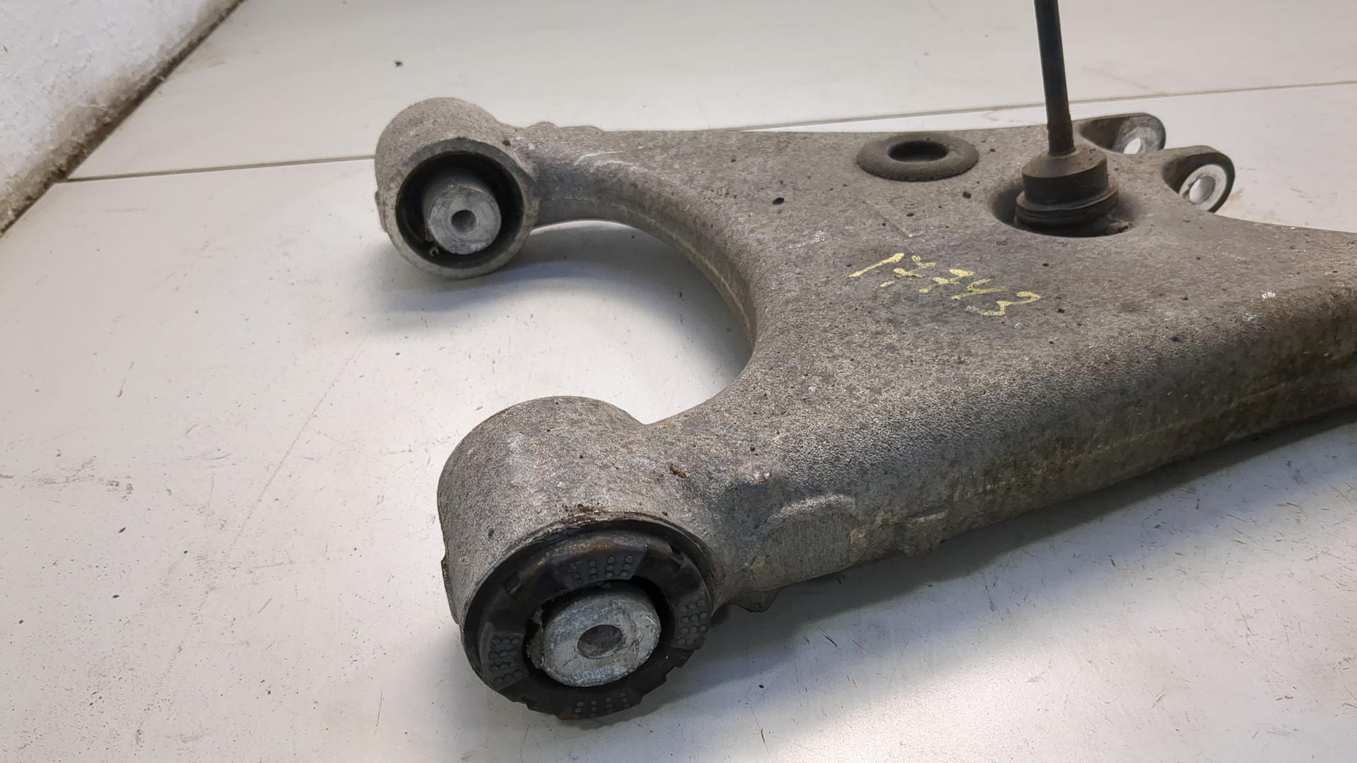 Рычаг задний правый