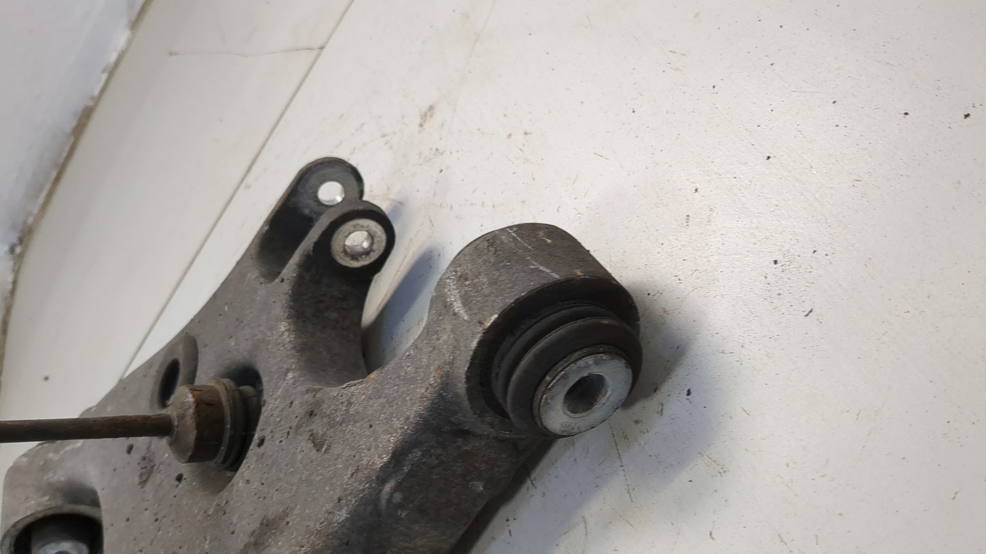 Рычаг задний правый