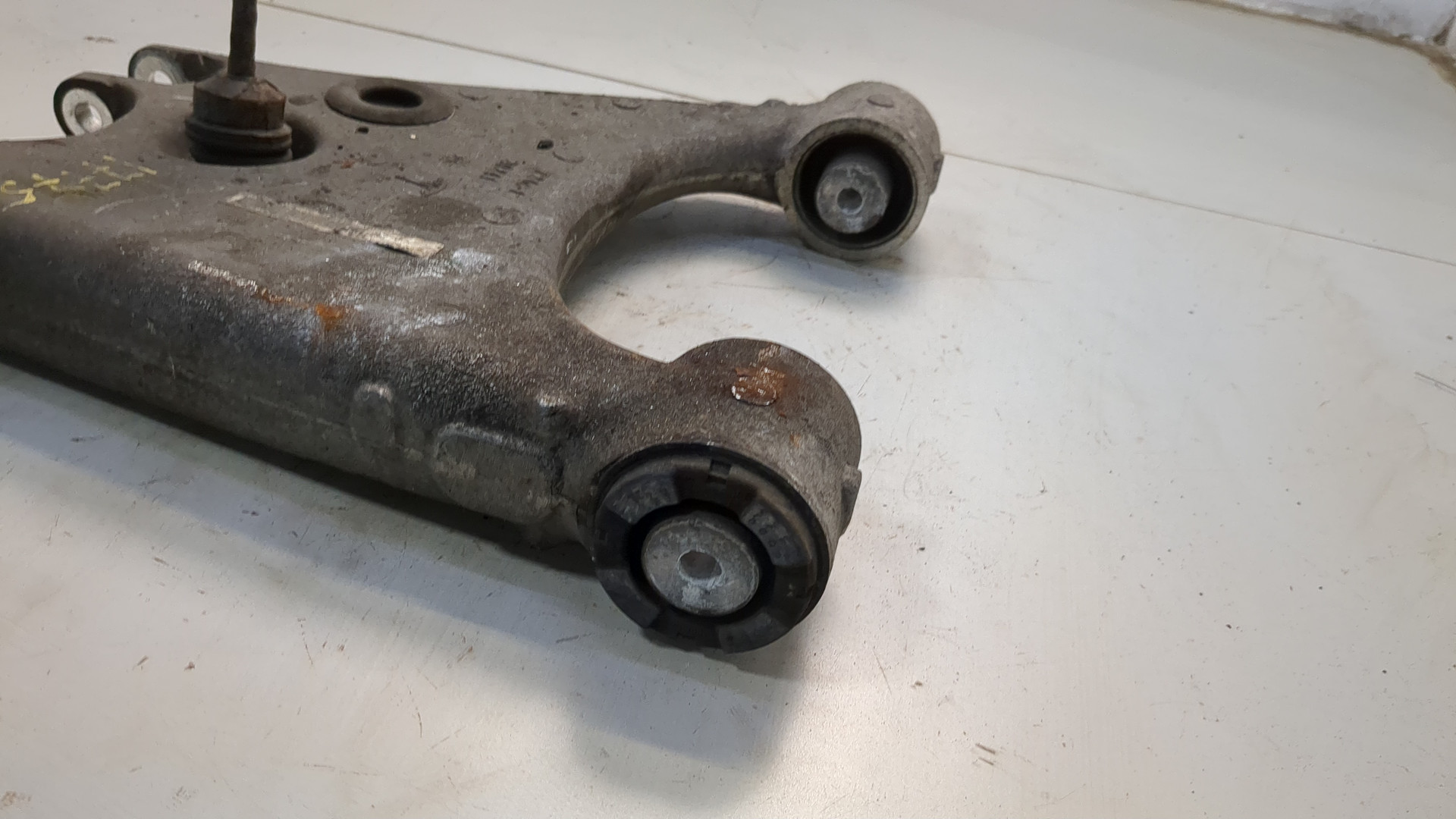 Рычаг задний левый