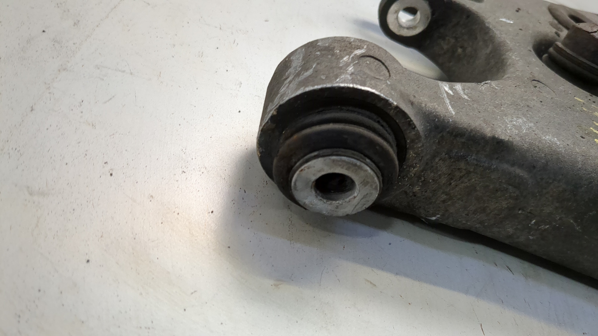 Рычаг задний левый