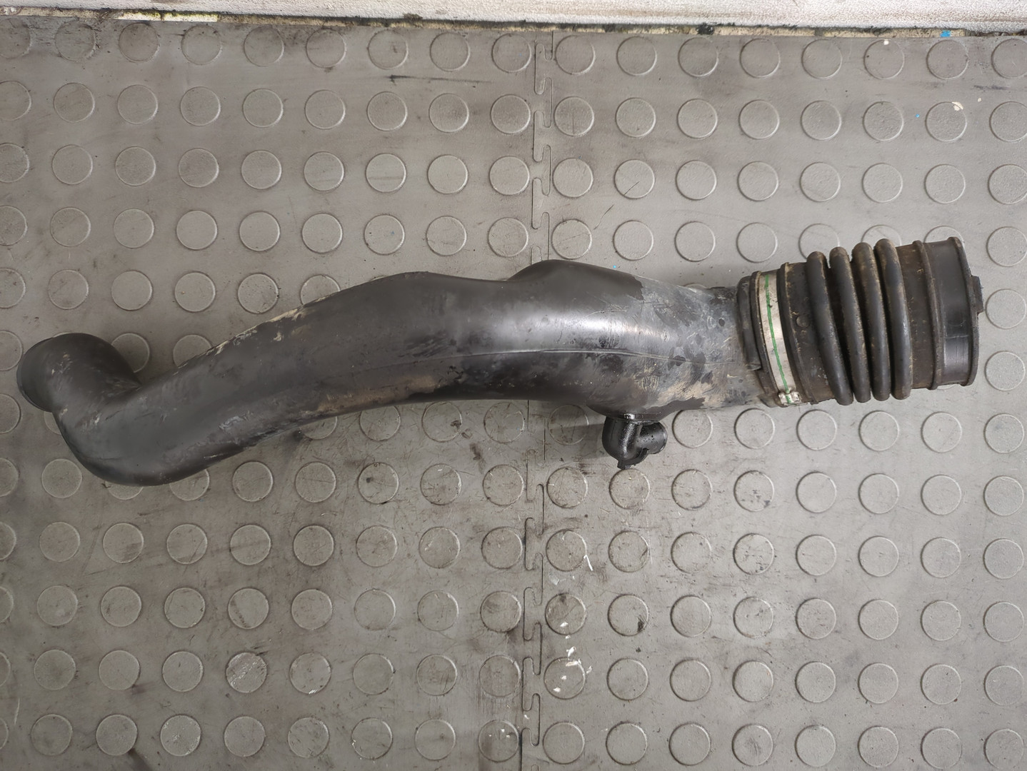 Патрубок воздушного фильтра