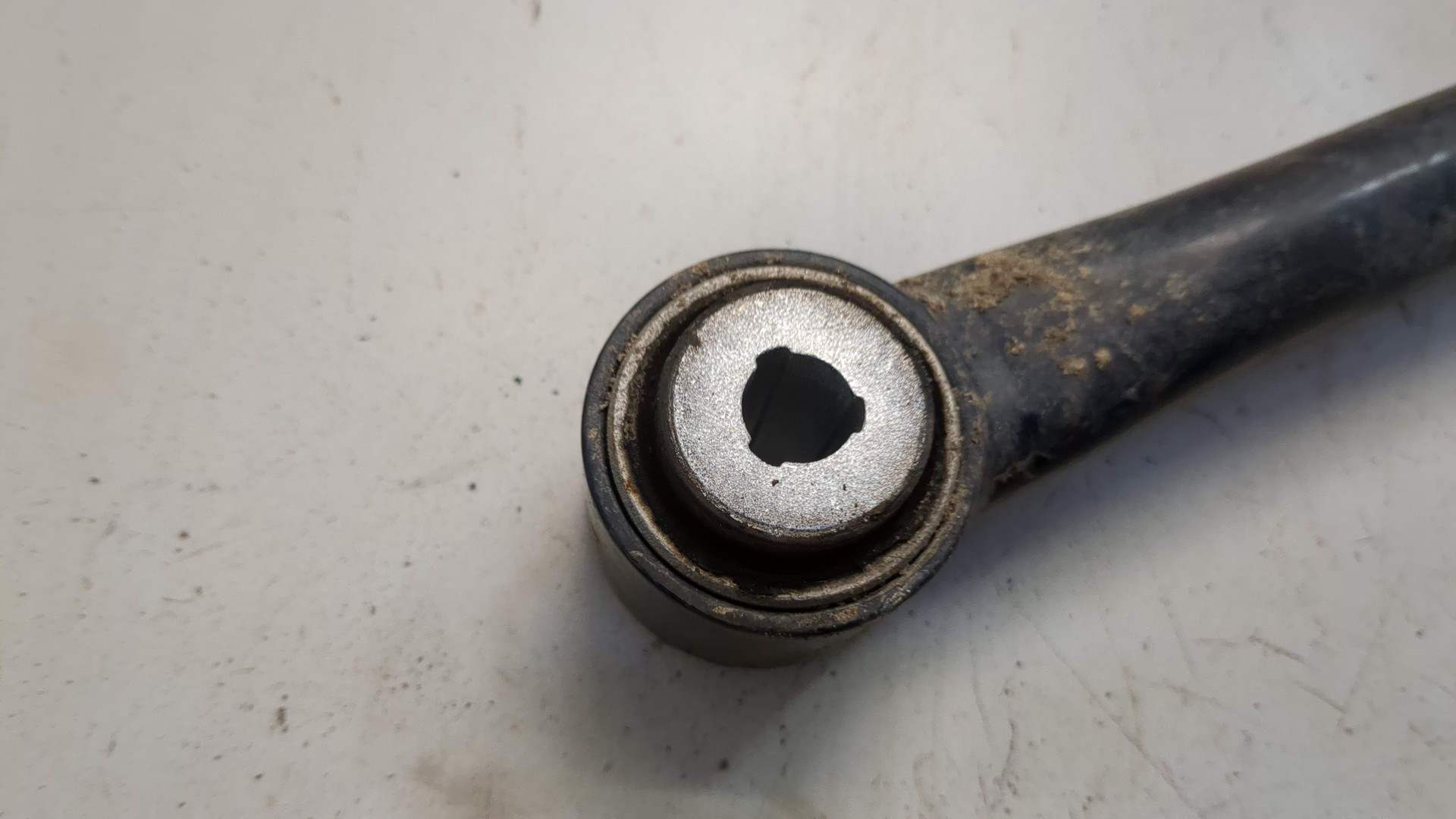 Рычаг задний