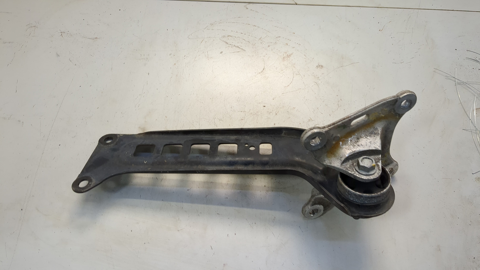 Рычаг задний левый