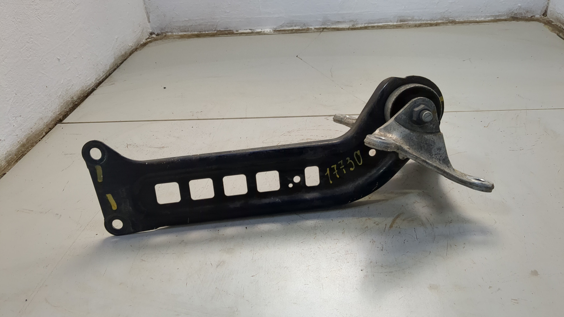 Рычаг задний левый