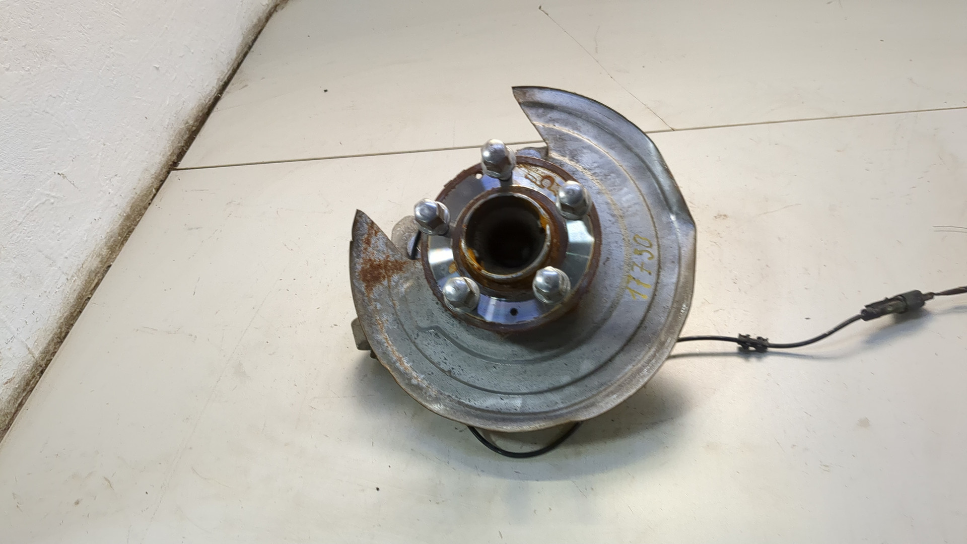 Кулак поворотный задний левый