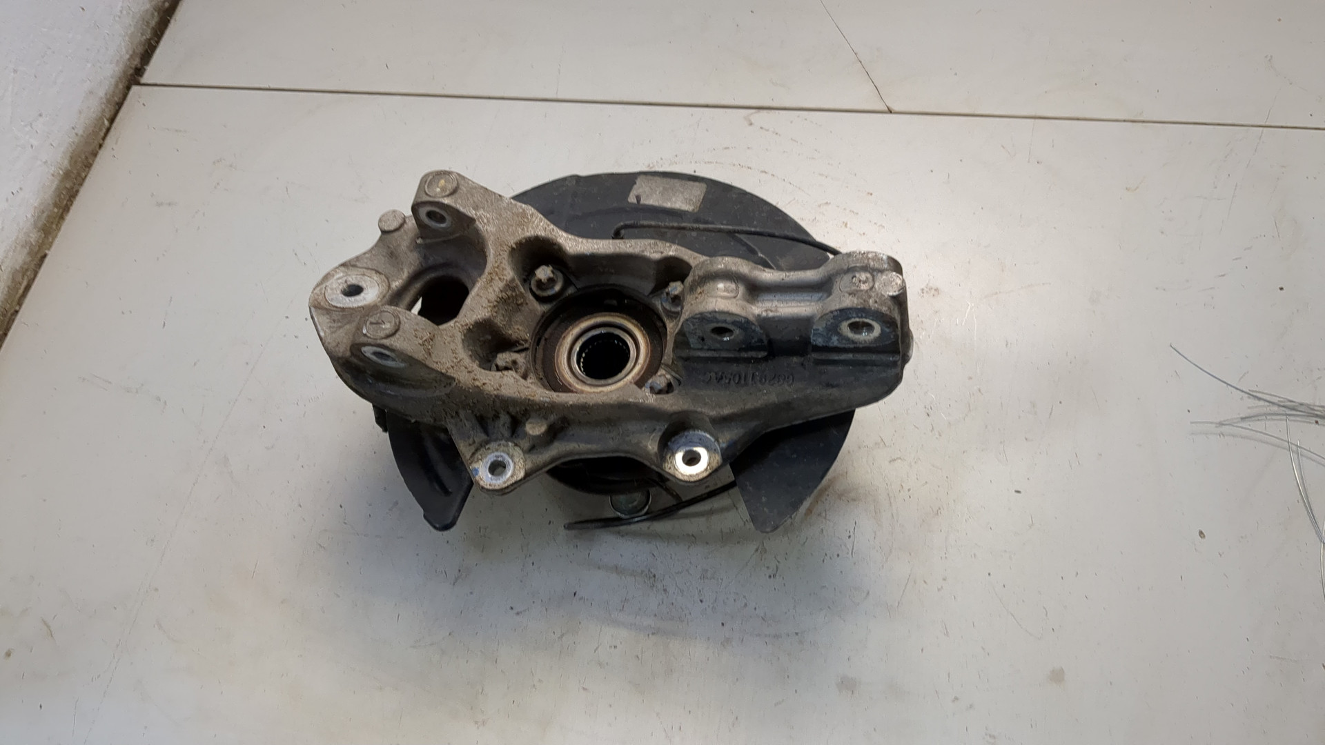 Кулак поворотный задний левый