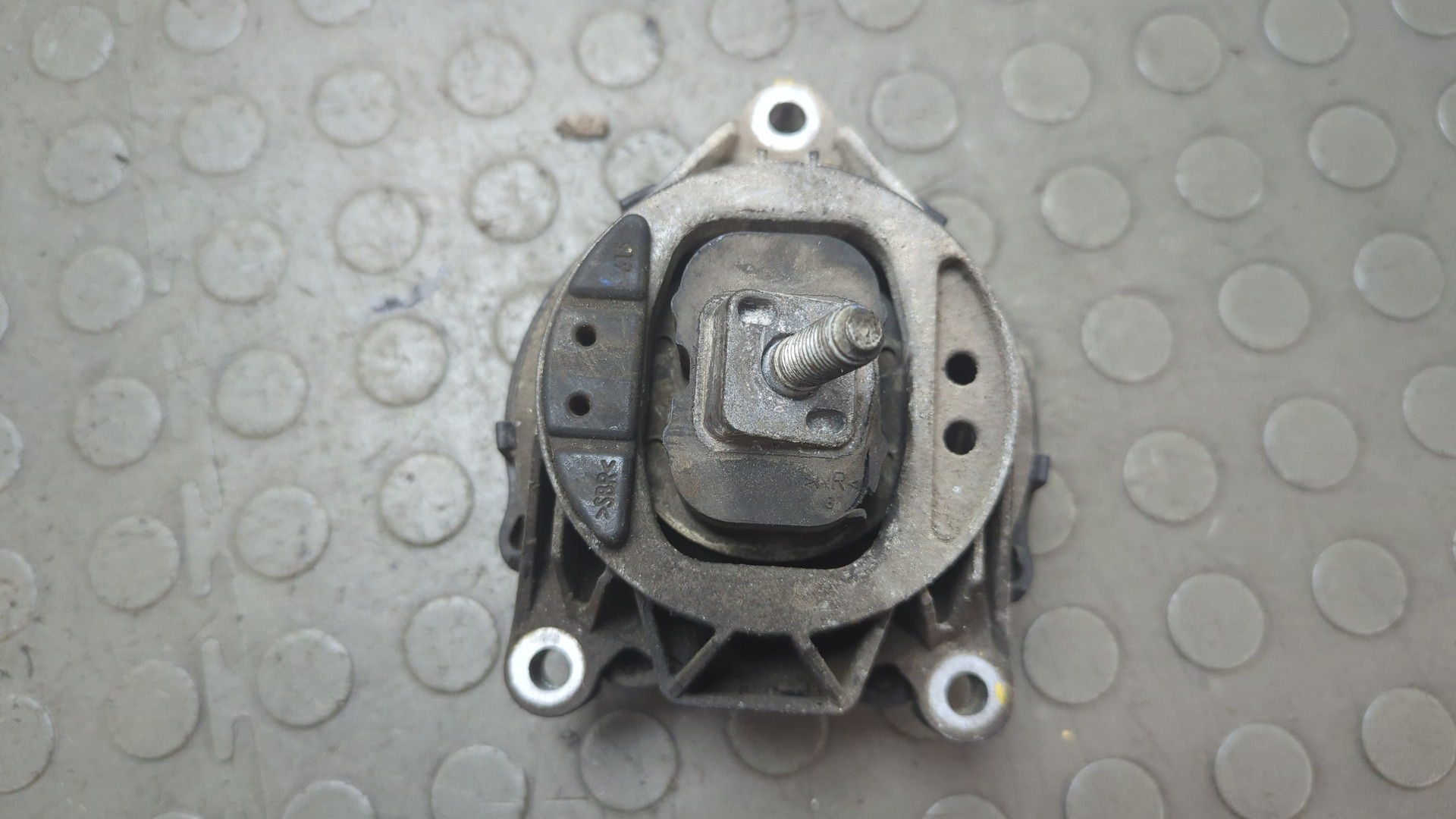 Опора двигателя