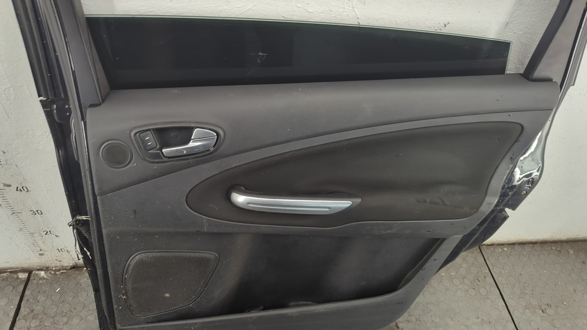 Дверь задняя правая