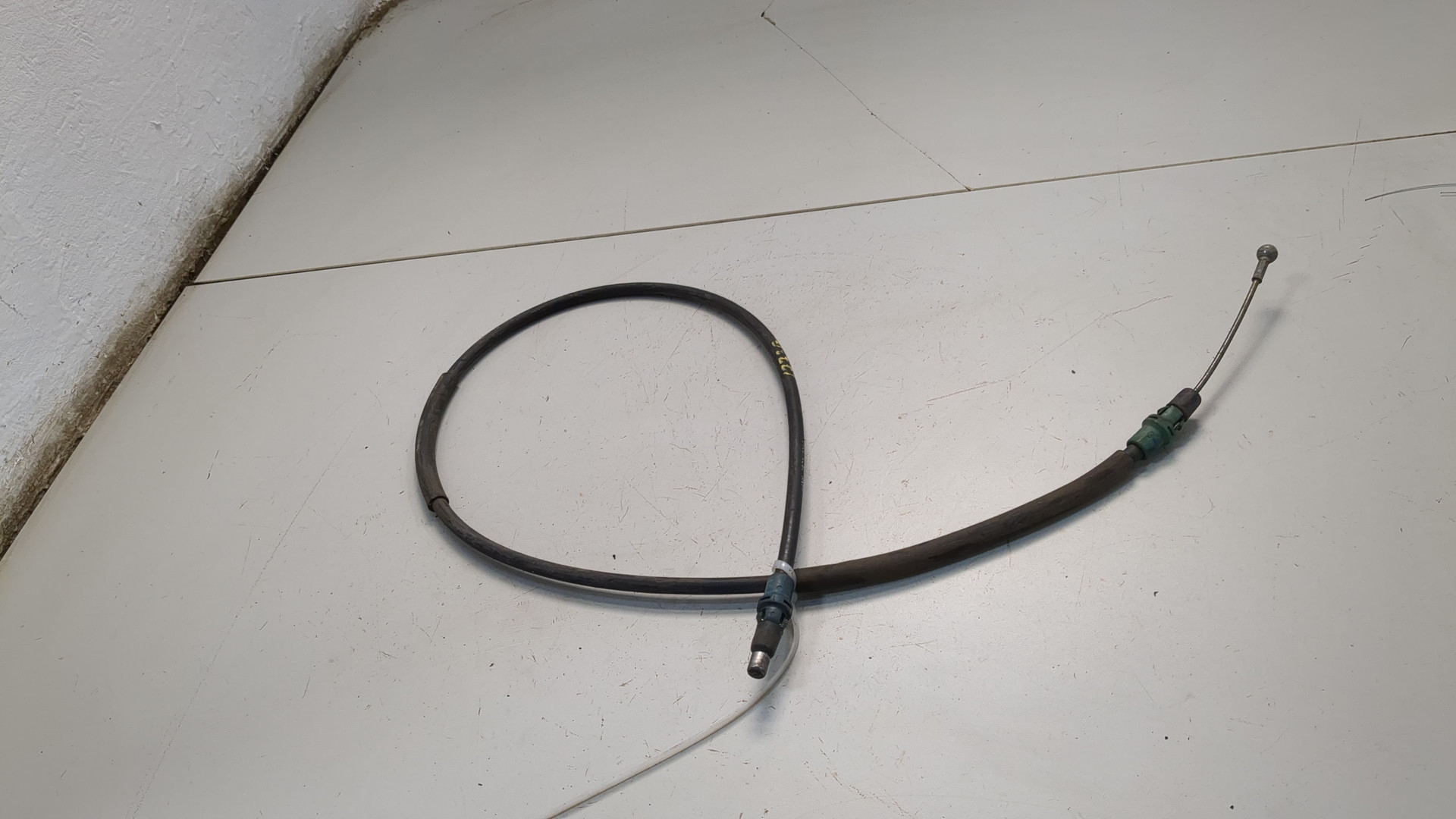 Трос стояночного тормоза