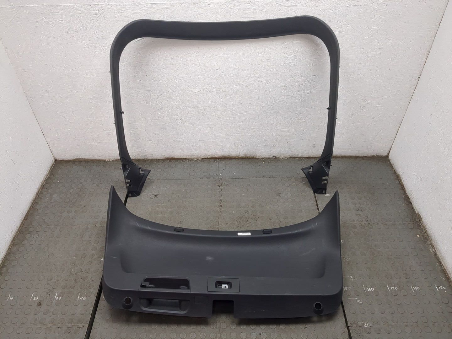 Обшивка двери багажника