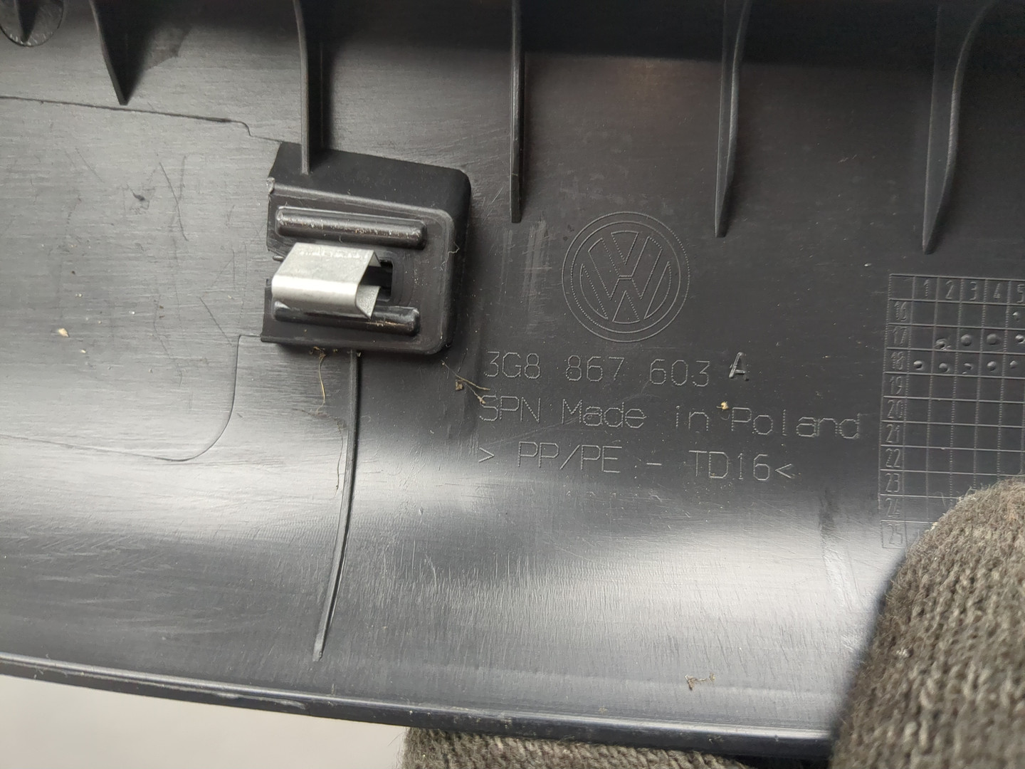 Обшивка двери багажника