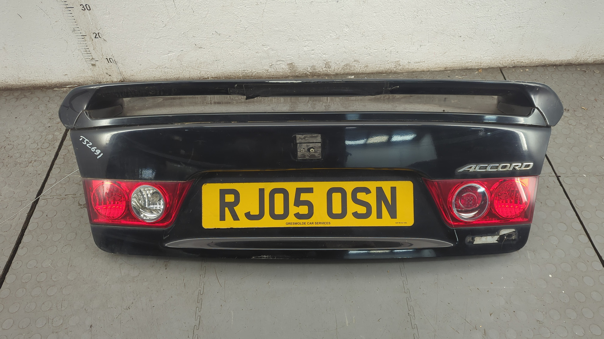 Дверь багажника