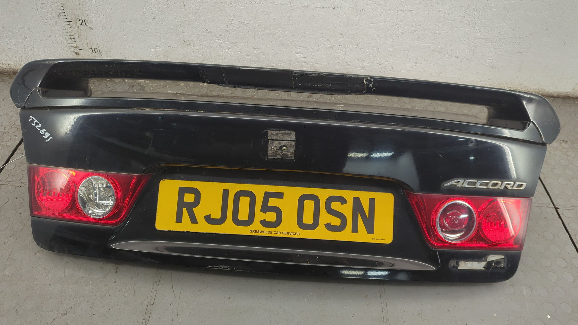 Дверь багажника