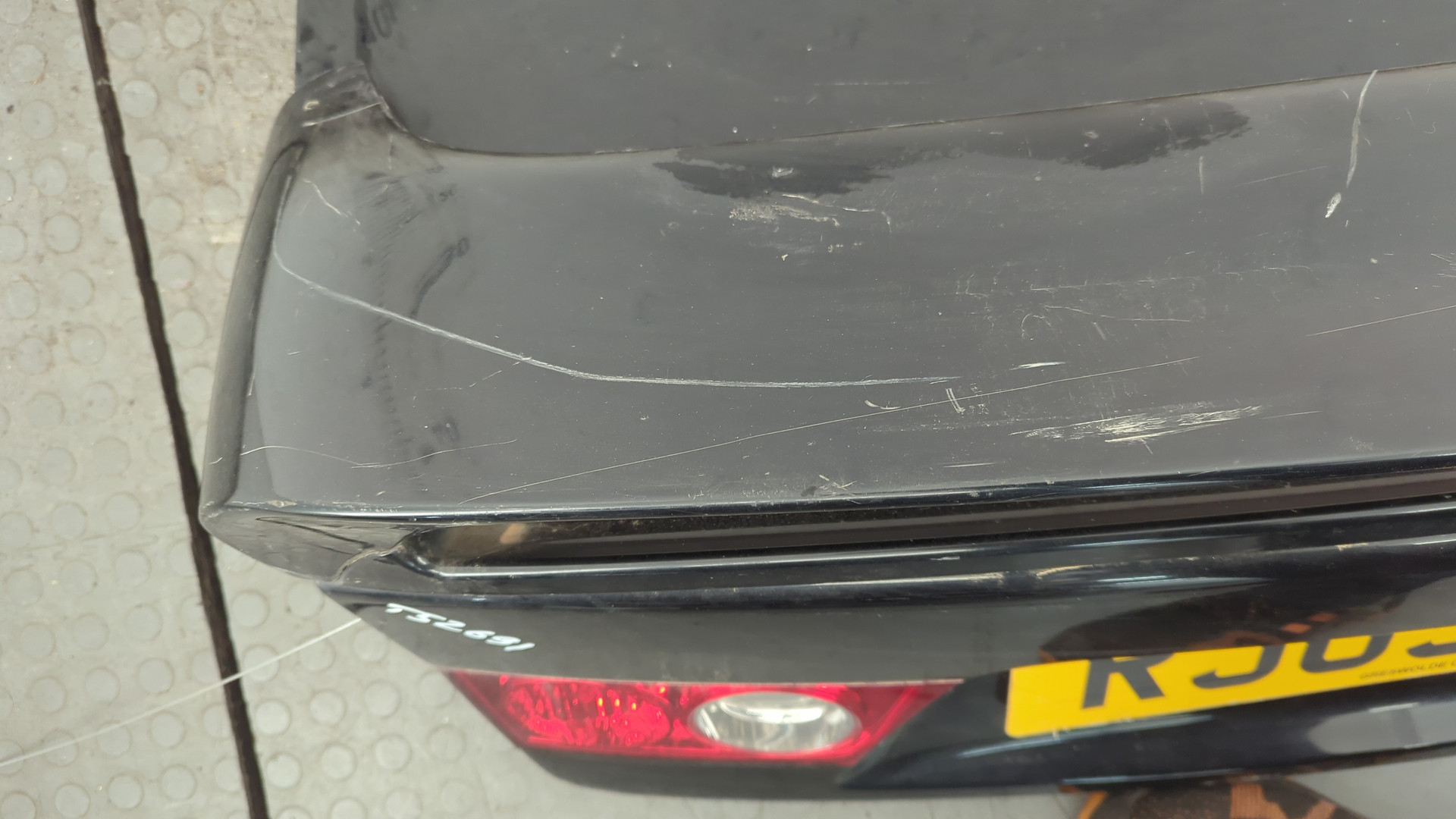 Дверь багажника