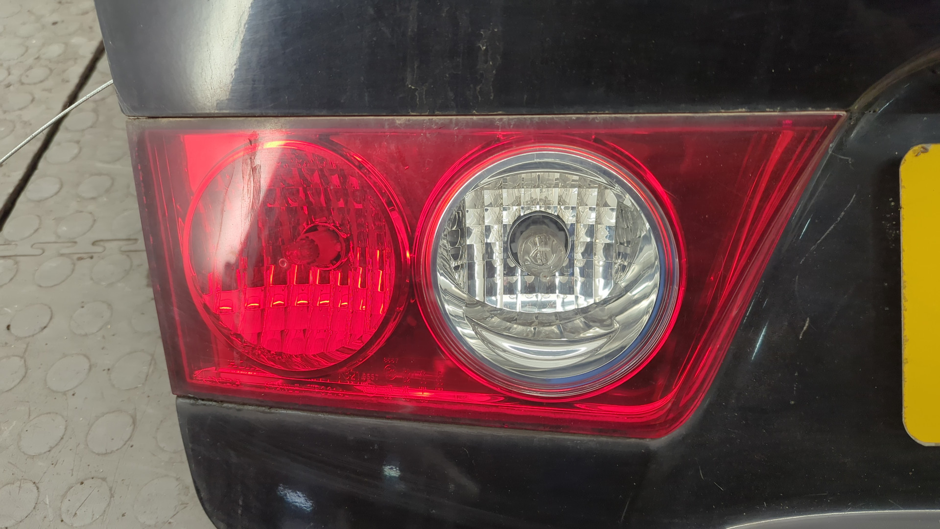 Дверь багажника