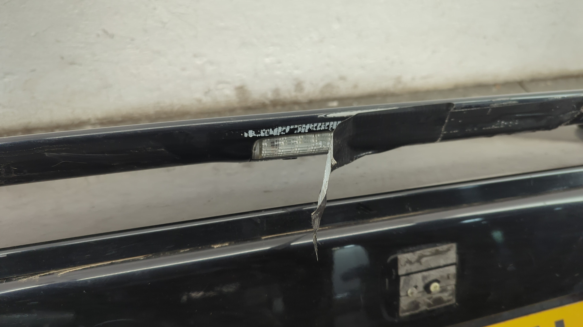 Дверь багажника