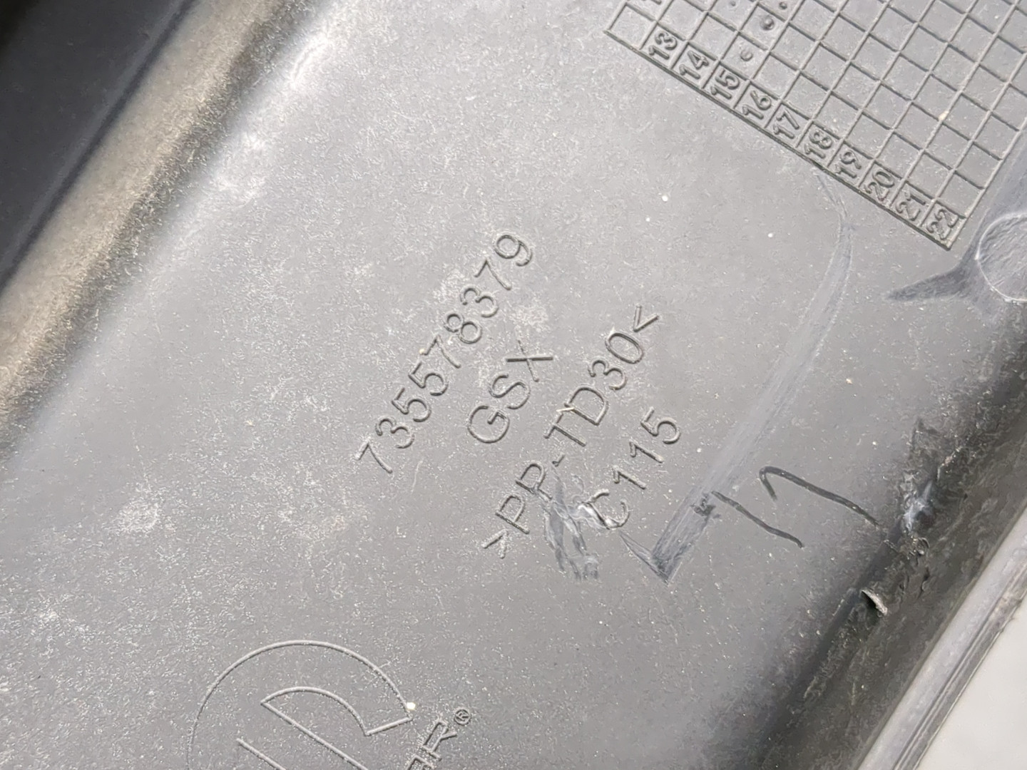 Решетка стеклоочистителей (Жабо)