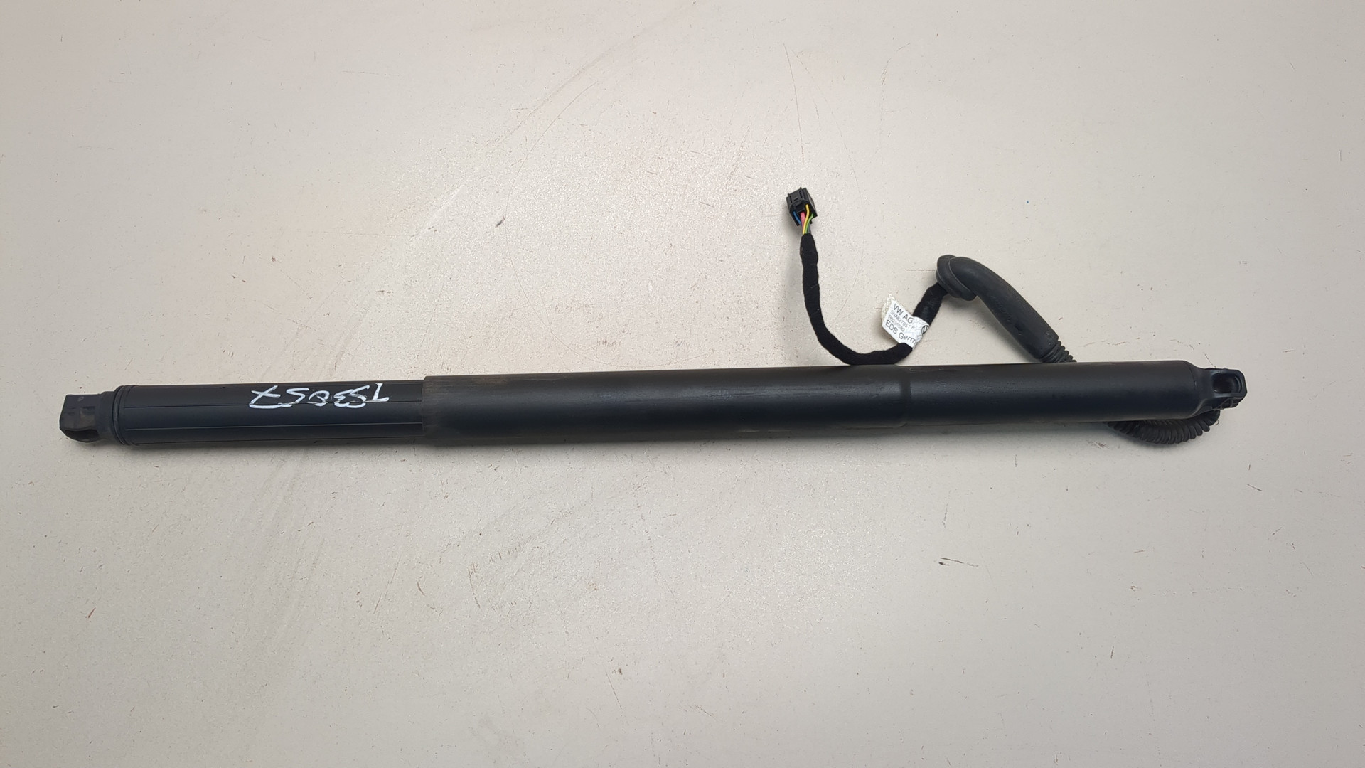 Амортизатор крышки багажника