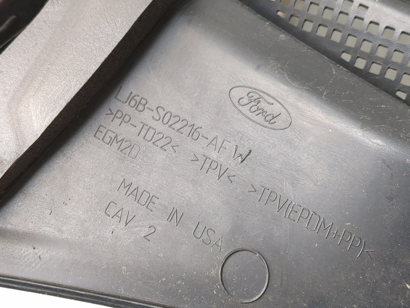 Решетка стеклоочистителей (Жабо)