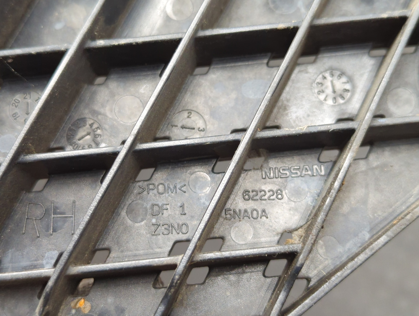 Кронштейн фар правый