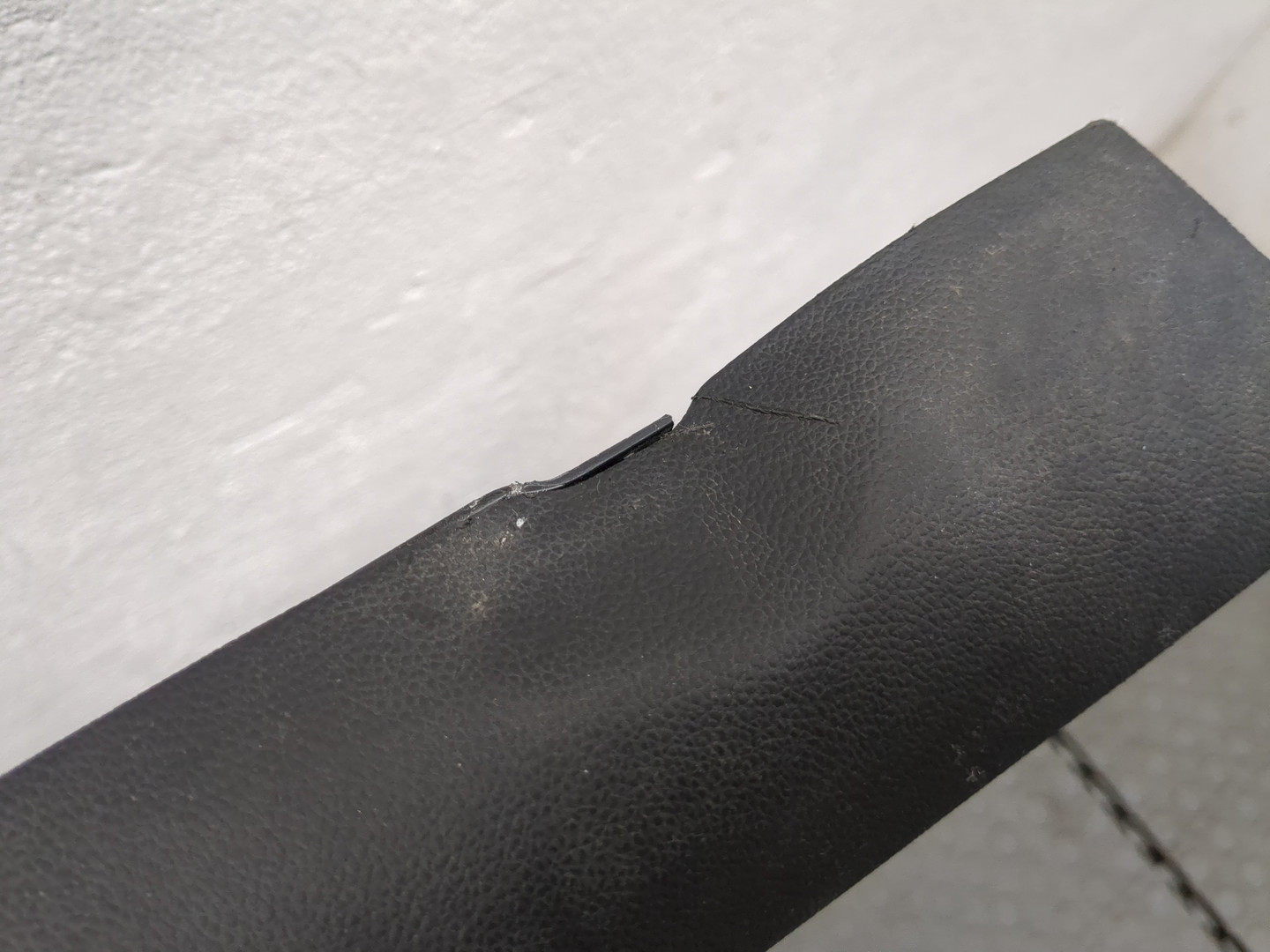 Обшивка двери передней левой