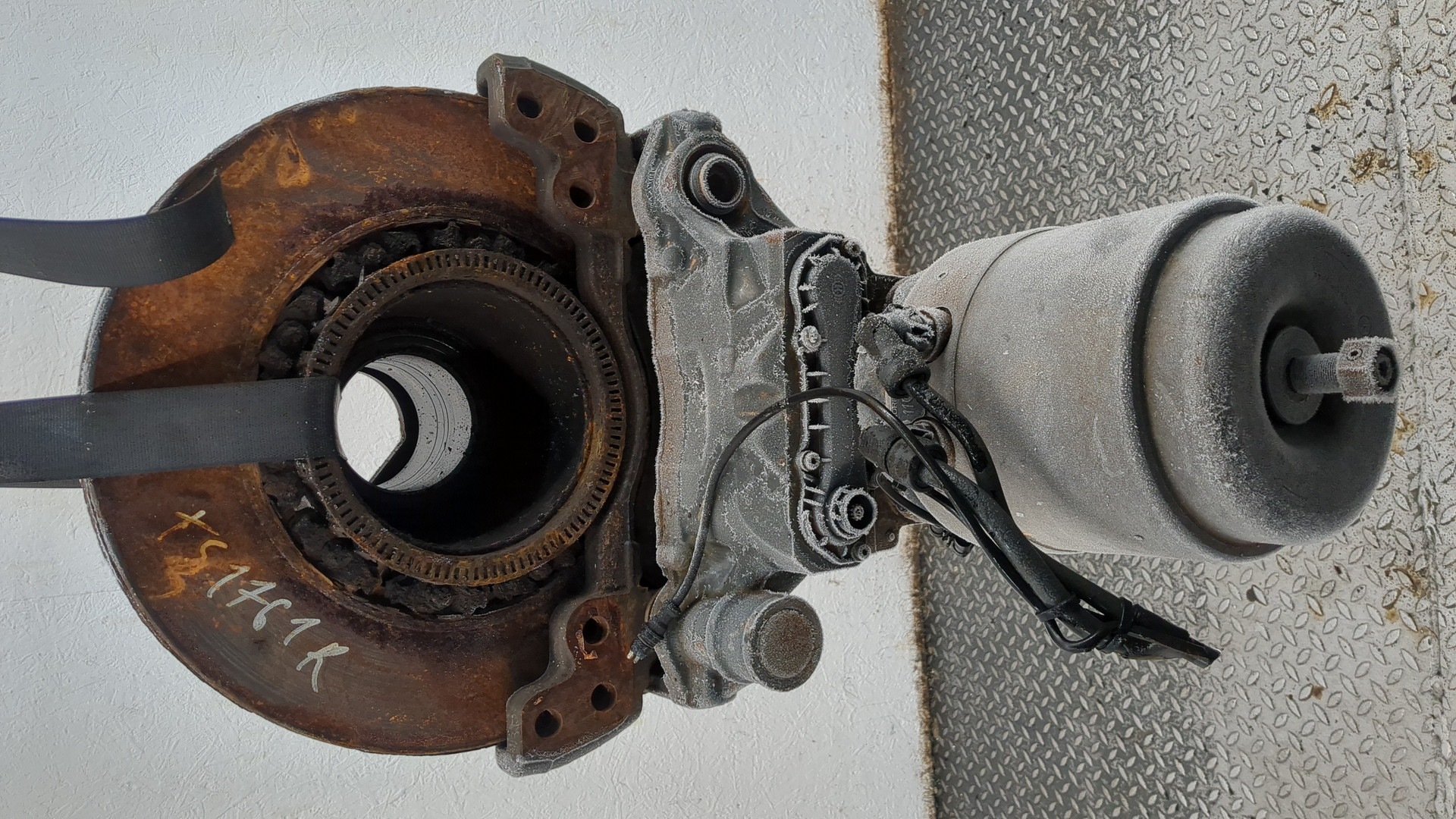 Кулак поворотный задний правый