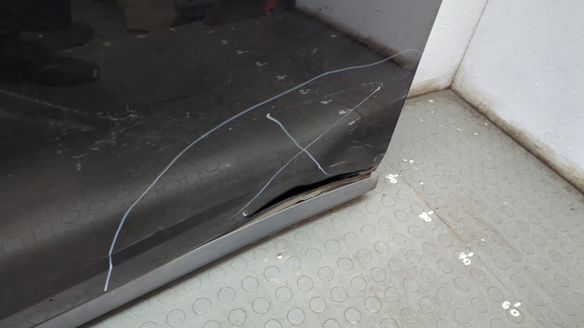 Дверь передняя левая