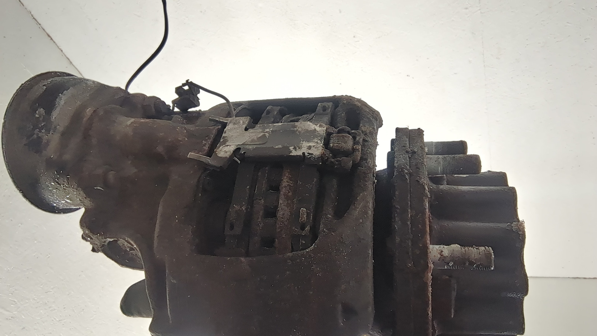 Кулак поворотный задний правый