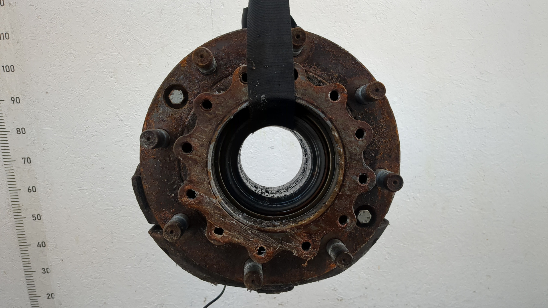 Кулак поворотный задний правый