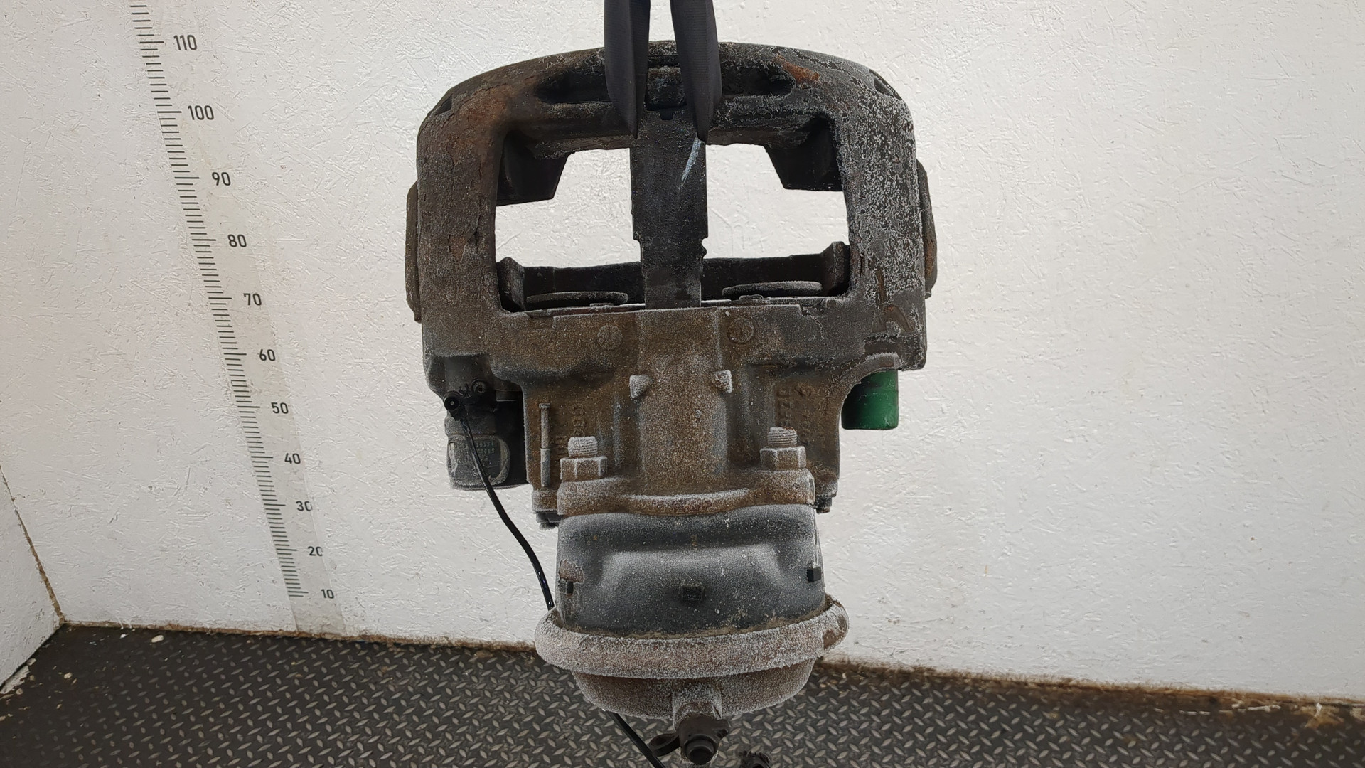 Суппорт передний левый