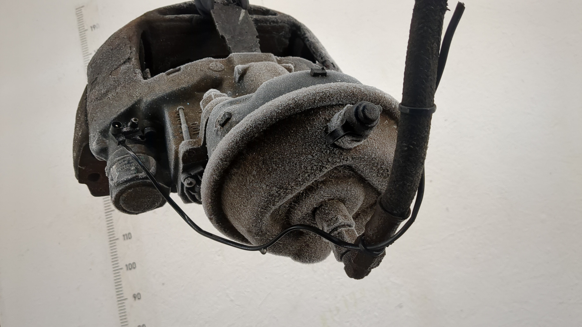 Суппорт передний левый