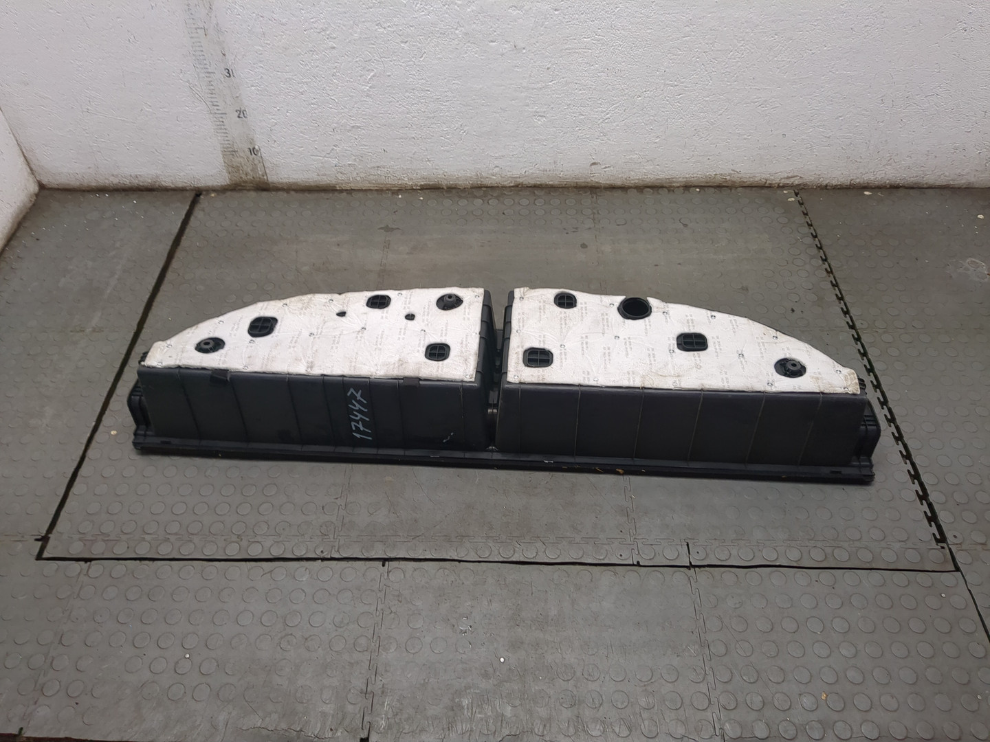 Обшивка багажника