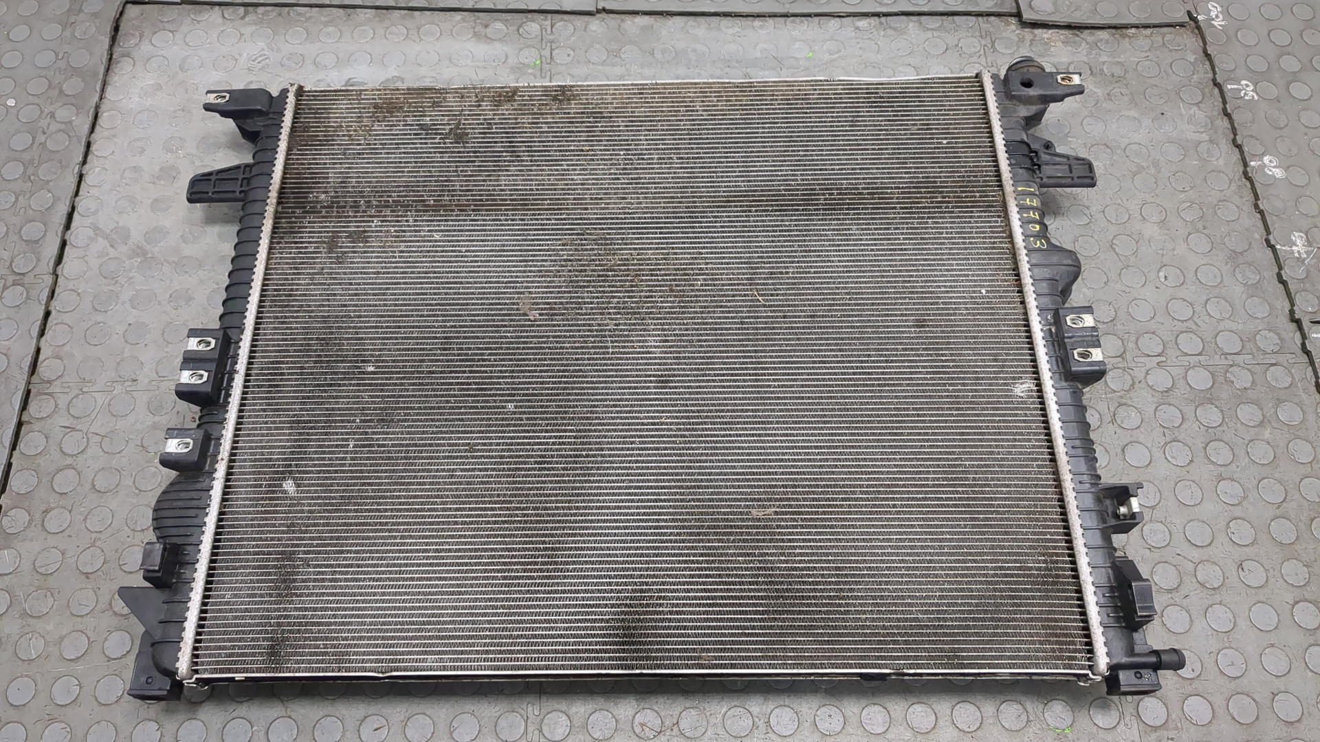 Радиатор охлаждения двигателя основной